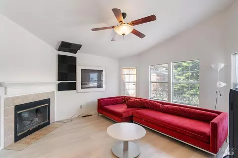 Living - 473 Gilcrest Ave, Vallejo, CA 94591 photo 1 of 2