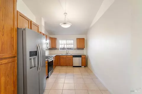 Kitchen - 473 Gilcrest Ave, Vallejo, CA 94591 photo 4 of 4