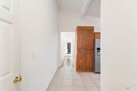 Entry Way - 473 Gilcrest Ave, Vallejo, CA 94591 photo 4 of 5