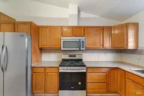Kitchen - 473 Gilcrest Ave, Vallejo, CA 94591 photo 2 of 4