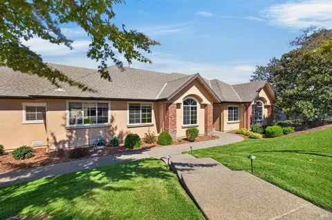 6347 Meadowridge Dr, Santa Rosa, CA 95409