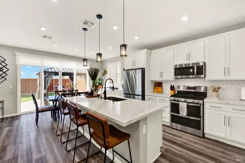 Kitchen - 2035 Quiet Acres Ln, Dixon, CA 95620 photo 3 of 7
