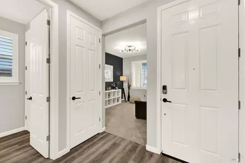 Entry Way - 2035 Quiet Acres Ln, Dixon, CA 95620 photo 5 of 7