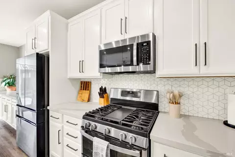 Kitchen - 2035 Quiet Acres Ln, Dixon, CA 95620 photo 5 of 7