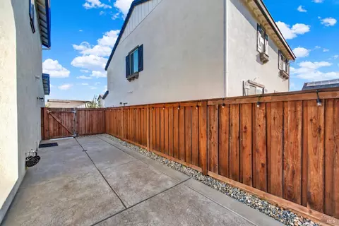 Exterior - 2035 Quiet Acres Ln, Dixon, CA 95620 photo 7 of 7