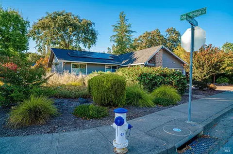 6401 Meadow Creek Ln, Santa Rosa, CA 95409