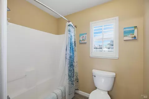Bath - 280 Rennert Way, Dixon, CA 95620 photo 5 of 5