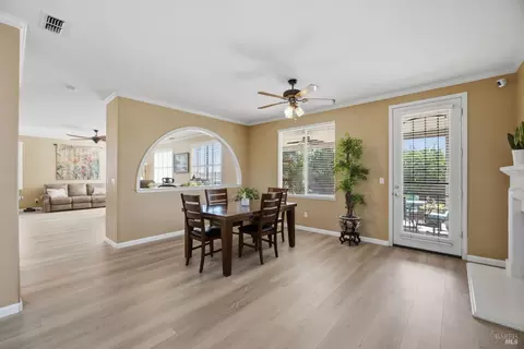 Dining - 280 Rennert Way, Dixon, CA 95620 photo 3 of 3