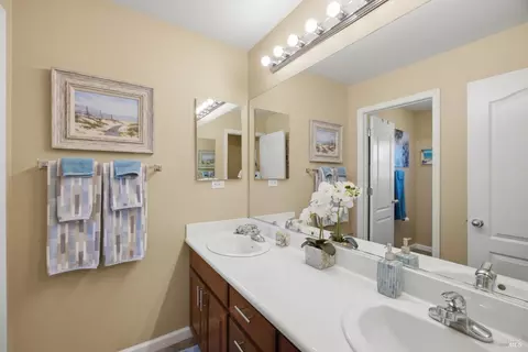 Bath - 280 Rennert Way, Dixon, CA 95620 photo 4 of 5