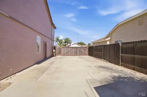 Exterior - 280 Rennert Way, Dixon, CA 95620 photo 4 of 11