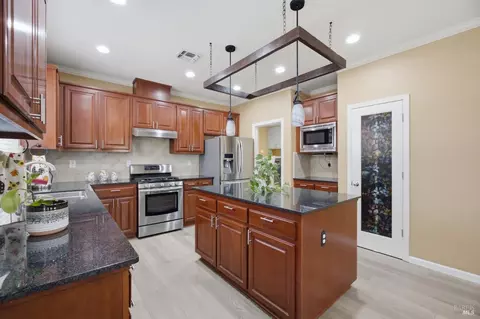 Kitchen - 280 Rennert Way, Dixon, CA 95620 photo 2 of 4