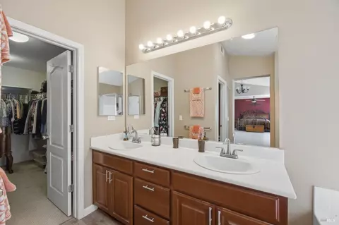 Bath - 280 Rennert Way, Dixon, CA 95620 photo 2 of 5