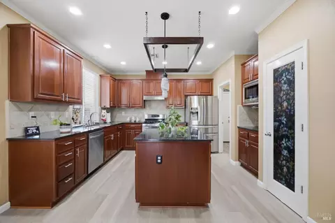 Kitchen - 280 Rennert Way, Dixon, CA 95620 photo 3 of 4