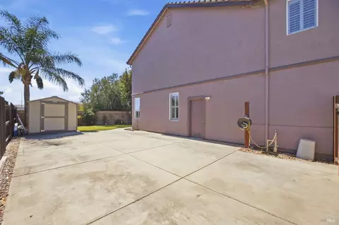 Exterior - 280 Rennert Way, Dixon, CA 95620 photo 9 of 11