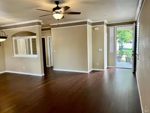 Living - 725 Big Sur Ct, Fairfield, CA 94533 photo 3 of 4