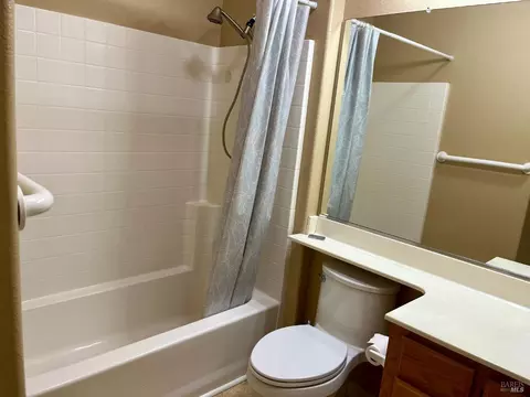 Bath - 725 Big Sur Ct, Fairfield, CA 94533 photo 2 of 3