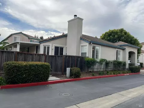 Exterior - 725 Big Sur Ct, Fairfield, CA 94533 photo 5 of 8