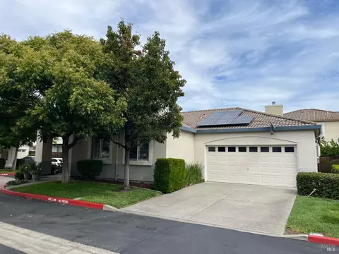 Exterior - 725 Big Sur Ct, Fairfield, CA 94533 photo 3 of 8