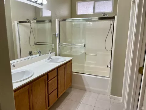 Bath - 725 Big Sur Ct, Fairfield, CA 94533 photo 3 of 3