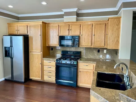 Kitchen - 725 Big Sur Ct, Fairfield, CA 94533 photo 2 of 5