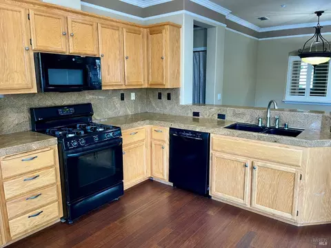 Kitchen - 725 Big Sur Ct, Fairfield, CA 94533 photo 5 of 5