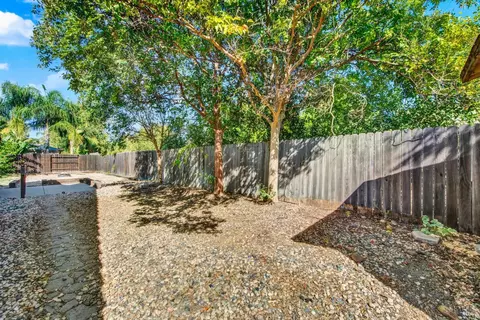 Exterior - 1460 Austin Dr, Dixon, CA 95620 photo 12 of 13
