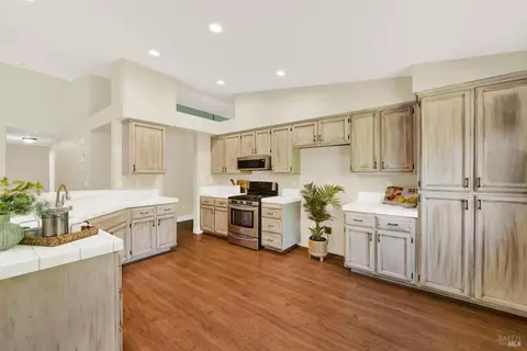 Kitchen - 1460 Austin Dr, Dixon, CA 95620 photo 3 of 6