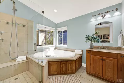 Bath - 1460 Austin Dr, Dixon, CA 95620 photo 2 of 2