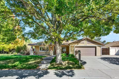 Exterior - 1460 Austin Dr, Dixon, CA 95620 photo 2 of 13
