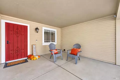 Exterior - 1460 Austin Dr, Dixon, CA 95620 photo 4 of 13