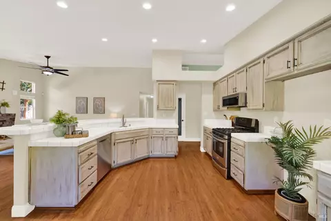 Kitchen - 1460 Austin Dr, Dixon, CA 95620 photo 4 of 6