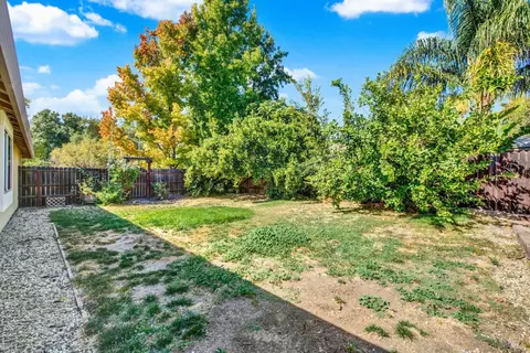 Exterior - 1460 Austin Dr, Dixon, CA 95620 photo 11 of 13