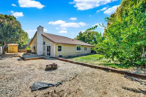 Exterior - 1460 Austin Dr, Dixon, CA 95620 photo 8 of 13