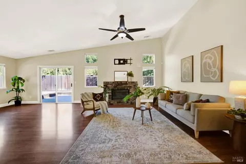 Living - 1460 Austin Dr, Dixon, CA 95620 photo 3 of 8