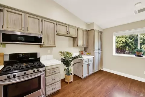 Kitchen - 1460 Austin Dr, Dixon, CA 95620 photo 5 of 6