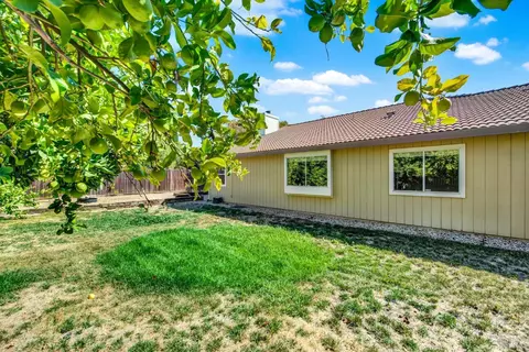 Exterior - 1460 Austin Dr, Dixon, CA 95620 photo 9 of 13