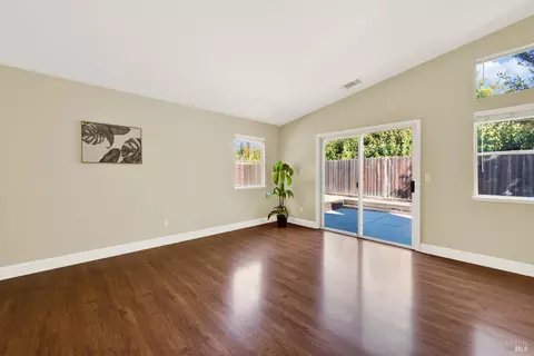 Living - 1460 Austin Dr, Dixon, CA 95620 photo 6 of 8