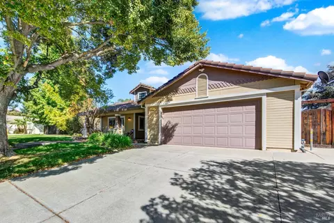 Exterior - 1460 Austin Dr, Dixon, CA 95620 photo 3 of 13