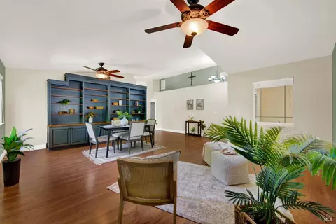 Living - 1460 Austin Dr, Dixon, CA 95620 photo 2 of 8