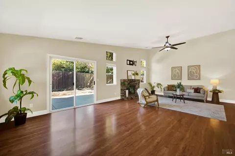 Living - 1460 Austin Dr, Dixon, CA 95620 photo 7 of 8