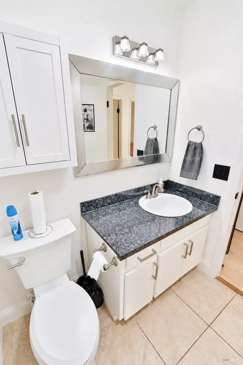 Bath - 467 Harper Ct, Windsor, CA 95492 photo 2 of 4