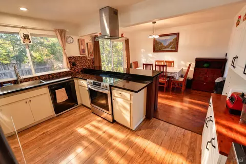 Kitchen - 467 Harper Ct, Windsor, CA 95492 photo 2 of 2