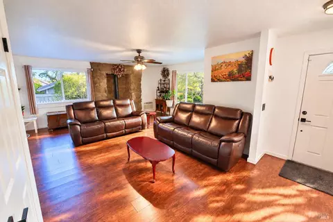 Living - 467 Harper Ct, Windsor, CA 95492 photo 1 of 2