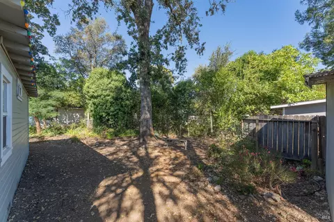 Exterior - 160 Cherry St, Ukiah, CA 95482 photo 2 of 9