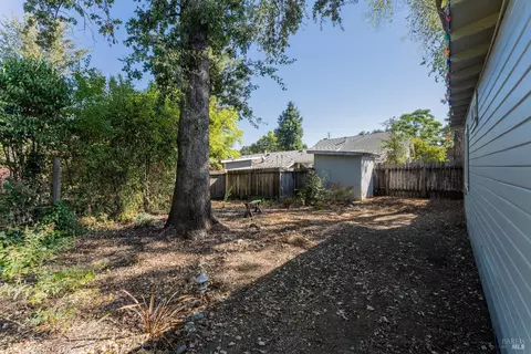 Exterior - 160 Cherry St, Ukiah, CA 95482 photo 5 of 9