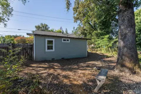 Exterior - 160 Cherry St, Ukiah, CA 95482 photo 4 of 9