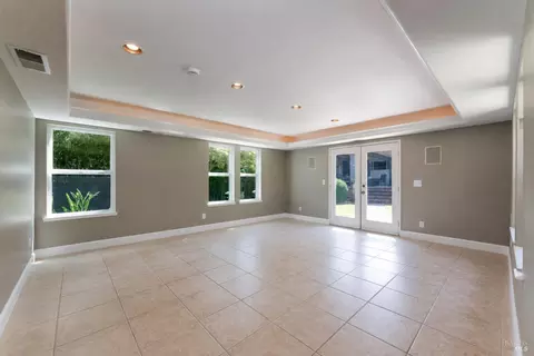 Living - 25 Highland Ct, Ukiah, CA 95482 photo 4 of 6