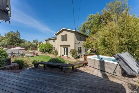 Exterior - 25 Highland Ct, Ukiah, CA 95482 photo 9 of 17