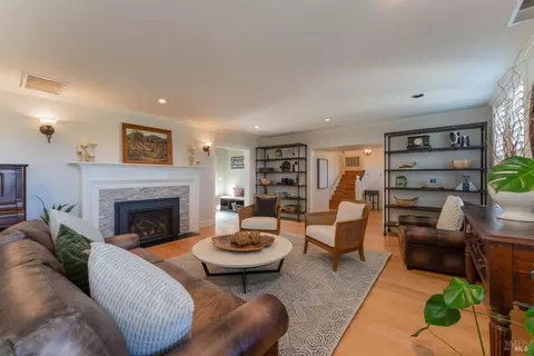 Living - 25 Highland Ct, Ukiah, CA 95482 photo 2 of 6