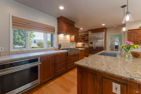 Kitchen - 25 Highland Ct, Ukiah, CA 95482 photo 2 of 5